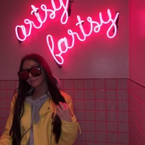 Meet your Posher, Shana